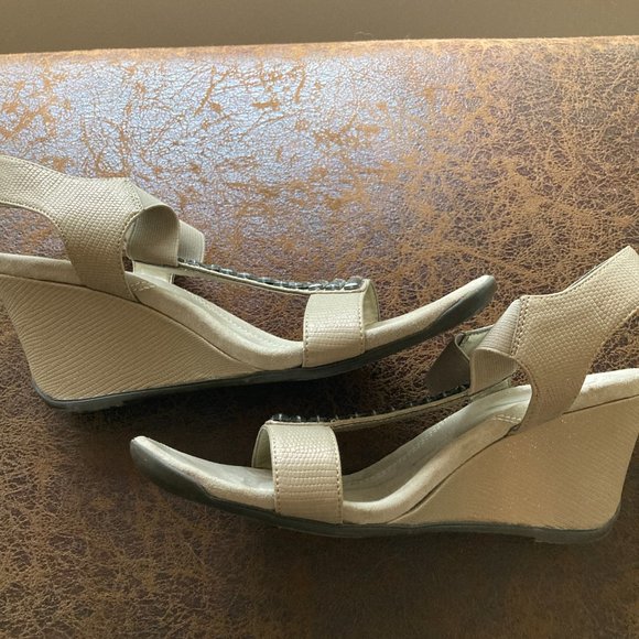 Anne Klein Taupe Wedge - Picture 3 of 4